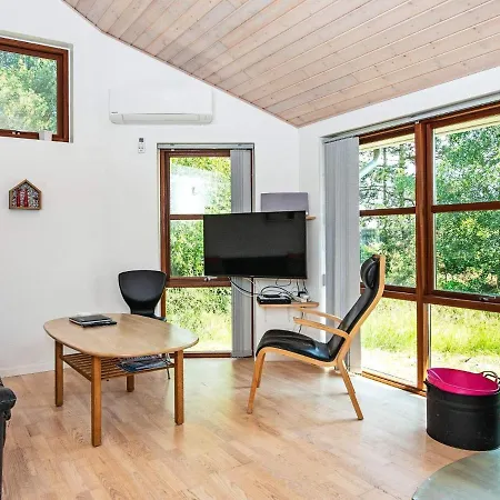 Дом отдыха 8 Person Holiday In R M